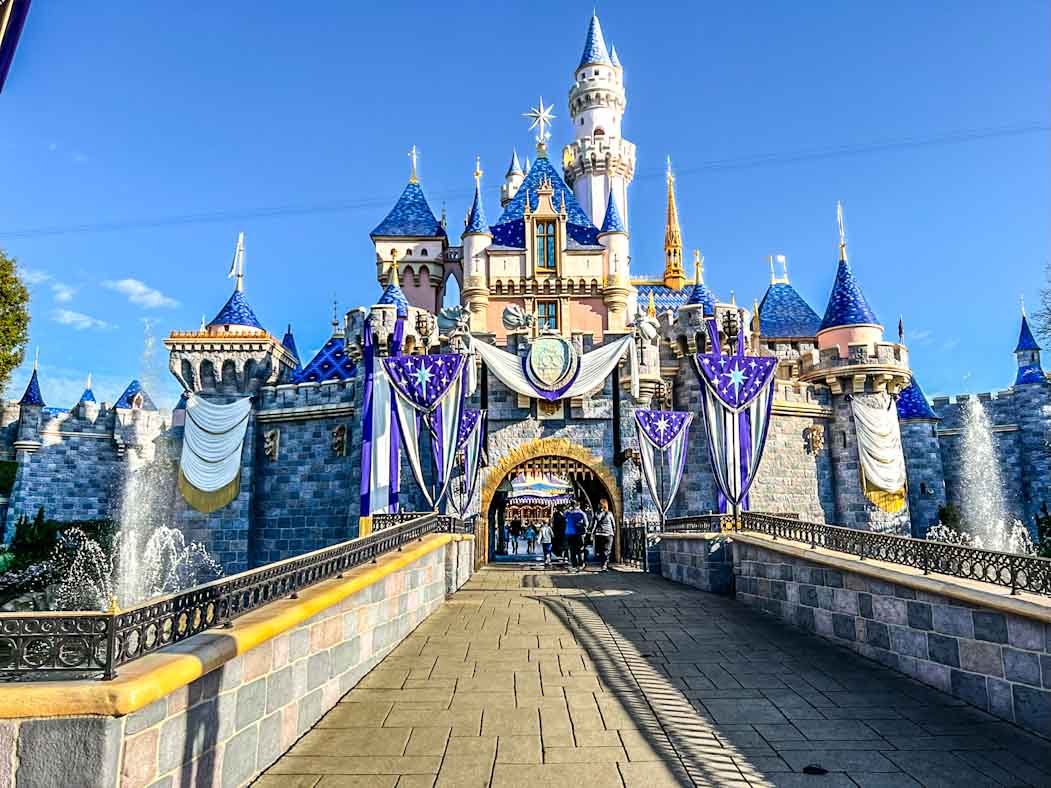 disneyland-castle-drawbridge